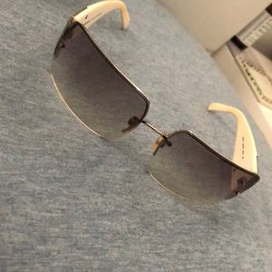 Chanel wht shades model 4095-0 c.264/8G 62…